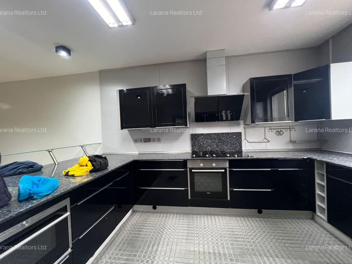 3 Bed Apartment with En Suite at Riverside Dr - 3