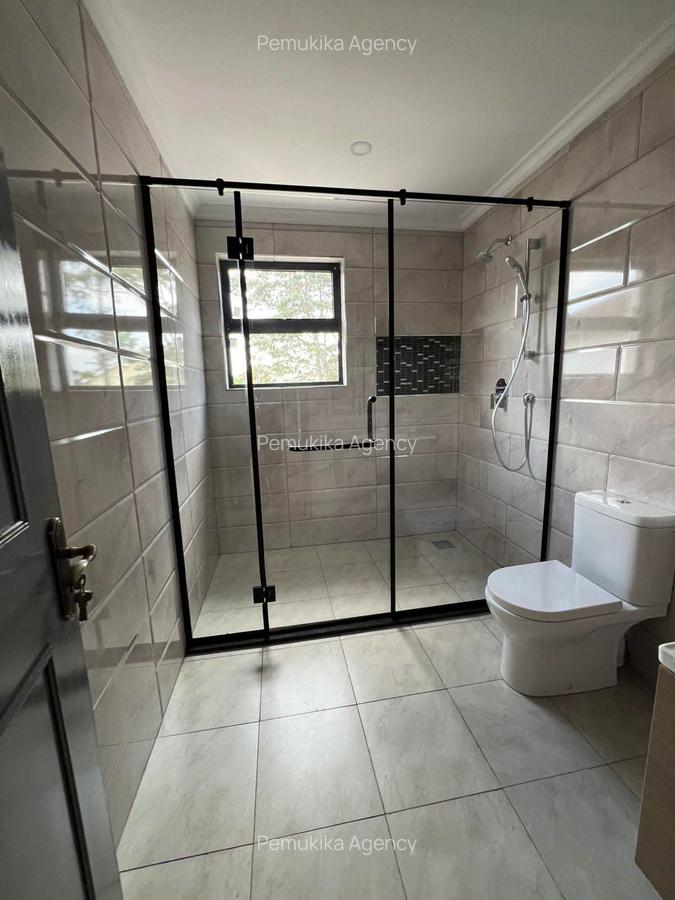 4 Bed Townhouse with En Suite in Ridgeways - 9