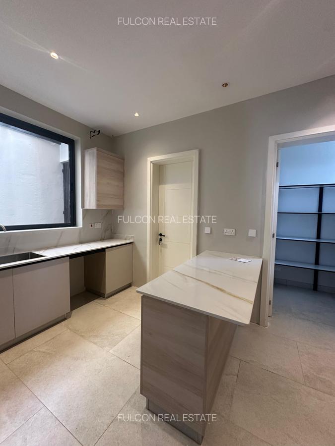 5 Bed Villa with En Suite in Westlands Area - 8