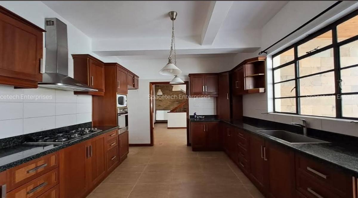 4 Bed Townhouse with En Suite in Spring Valley - 4