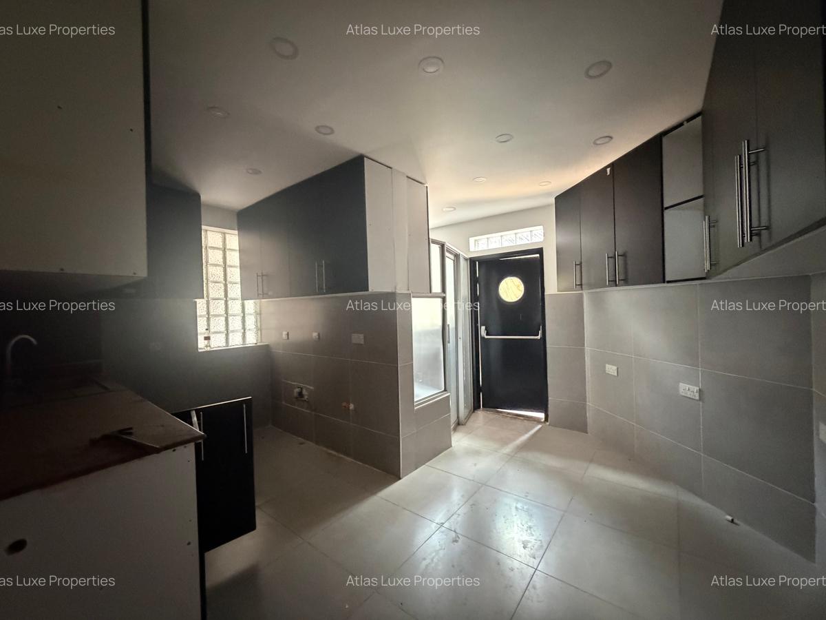 6 Bed House with En Suite at Old Runda - 13