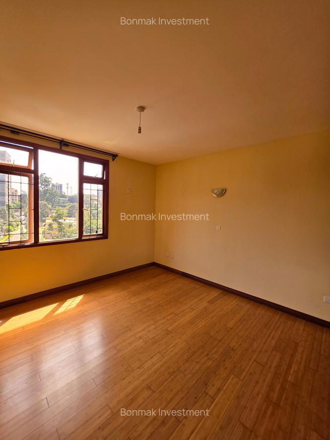 3 Bed Apartment with En Suite at Riverside Drive - 10