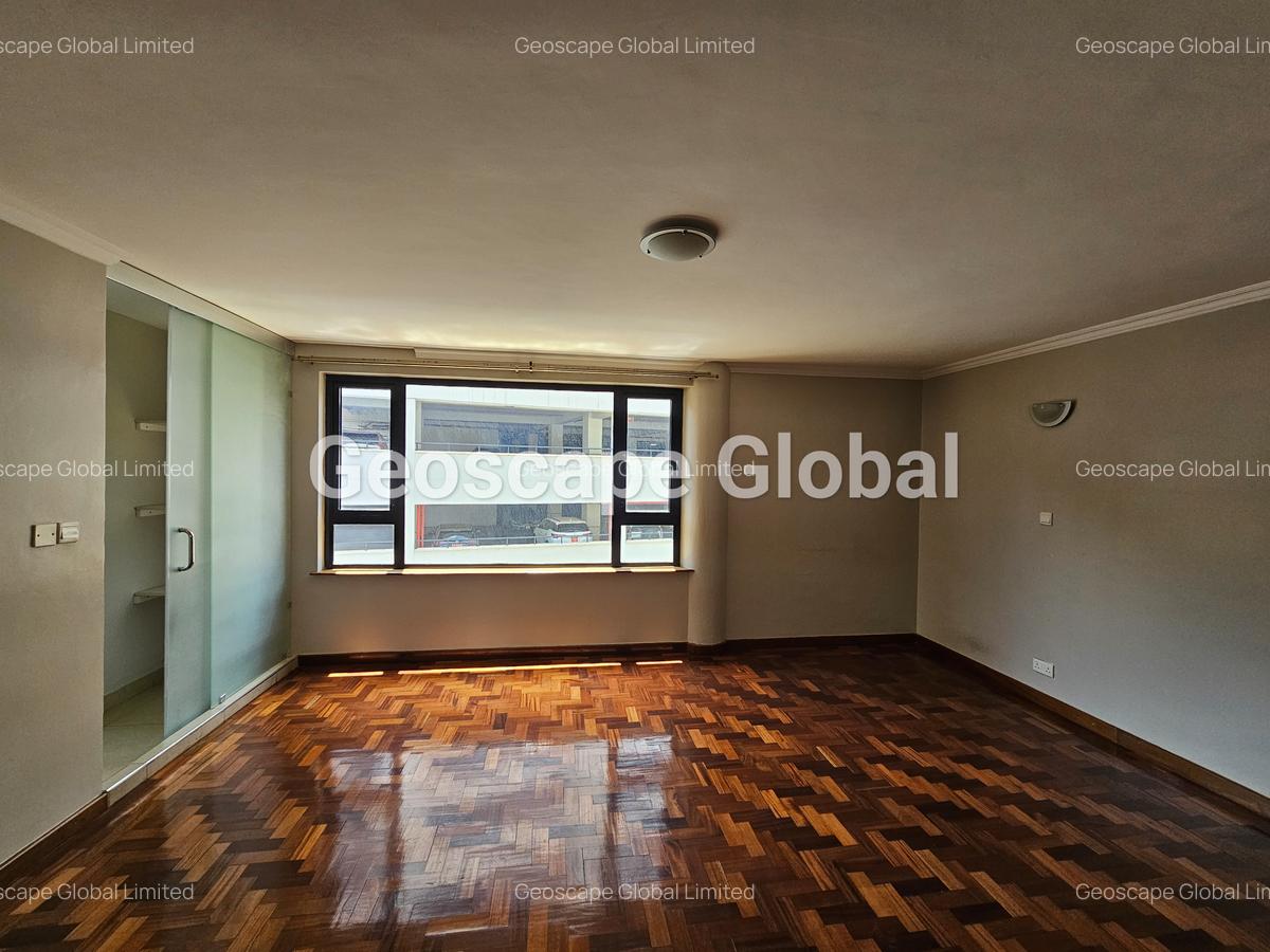 3 Bed Apartment with En Suite in Riverside - 4
