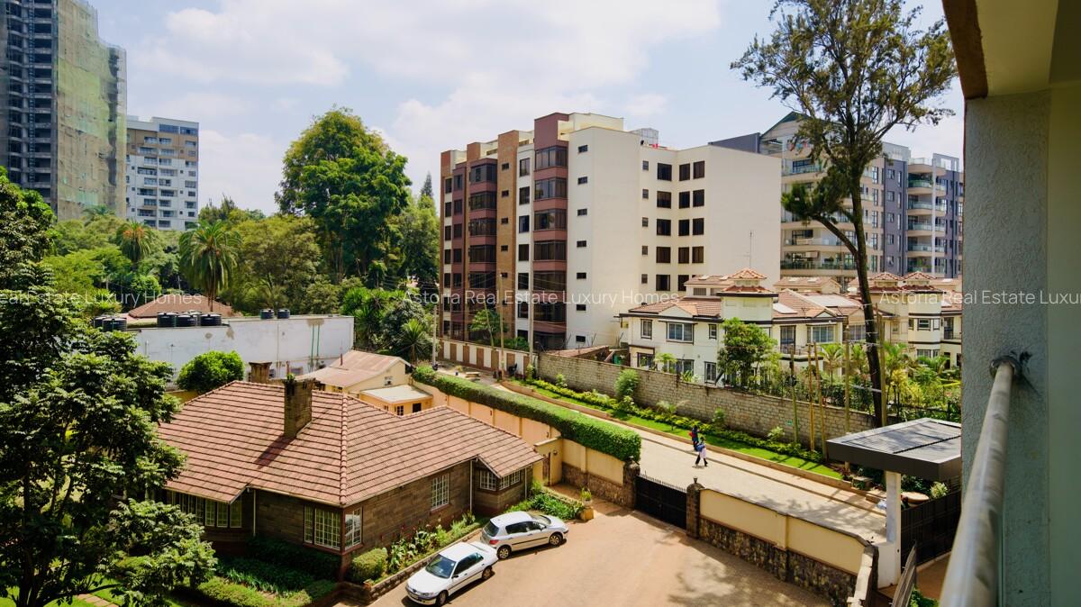 3 Bed Apartment with En Suite at 2026-430 - 6