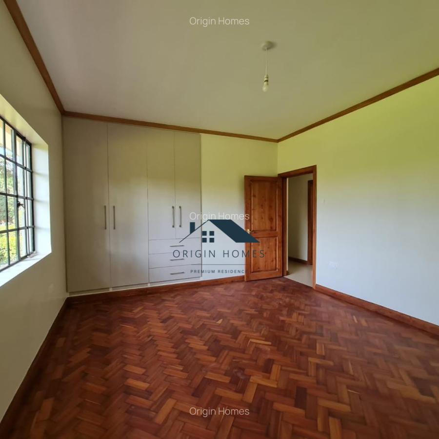 4 Bed House with En Suite at Lavington - 16
