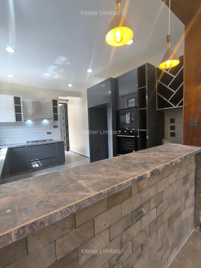 4 Bed House with En Suite at Membley - 5