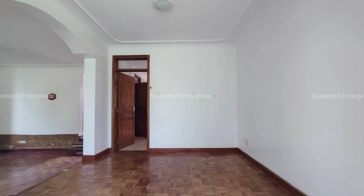 4 Bed Townhouse with En Suite in Rosslyn - 17
