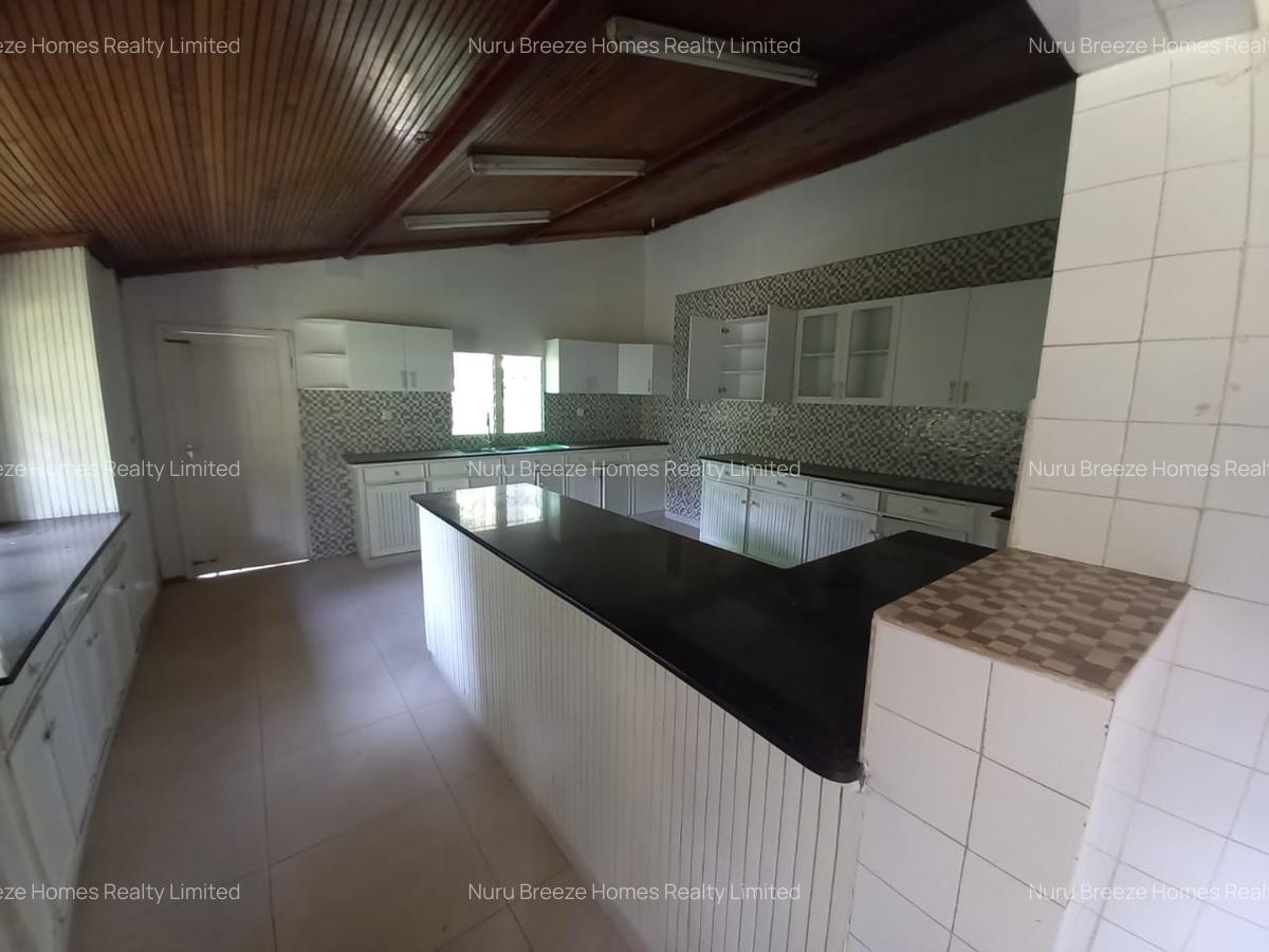 4 Bed House with En Suite in Spring Valley - 17