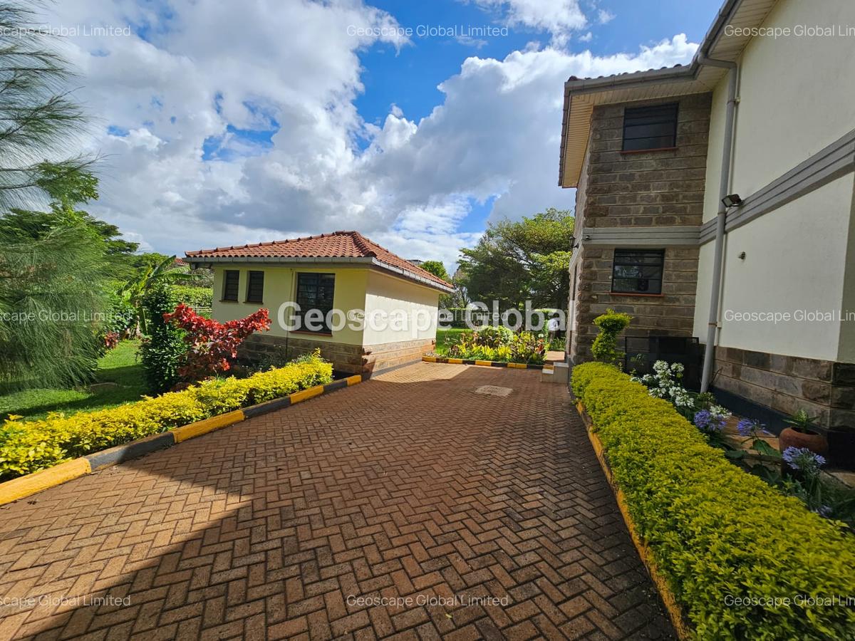 4 Bed House with En Suite in Nyari - 2