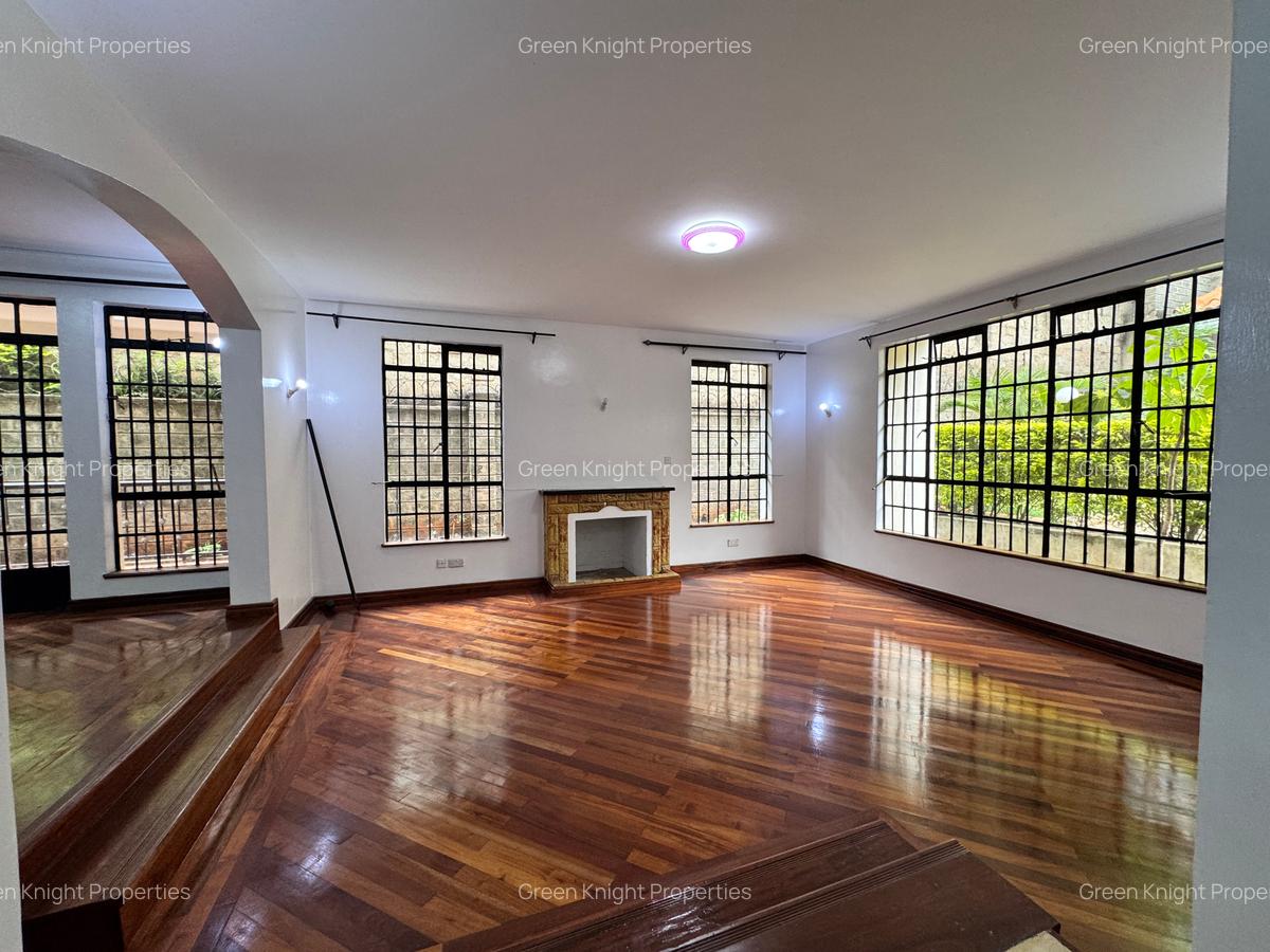5 Bed Townhouse with En Suite in General Mathenge - 2