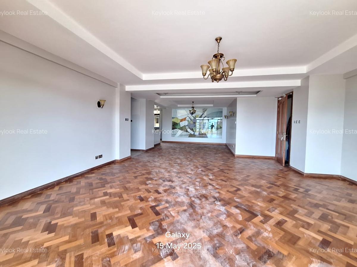 4 Bed Apartment with En Suite at Riverside Drive - 20
