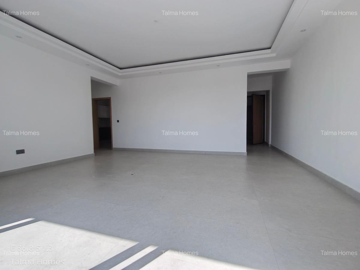 3 Bed Apartment with En Suite at Brookside - 4