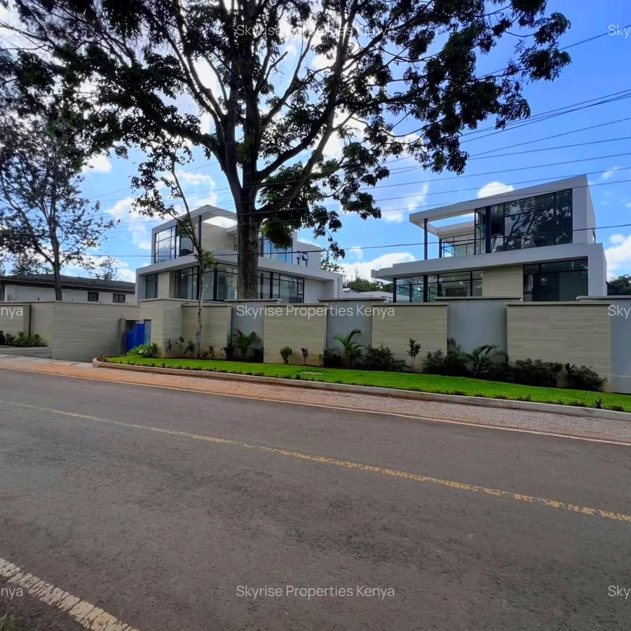 6 Bed Villa with En Suite in Lavington - 2