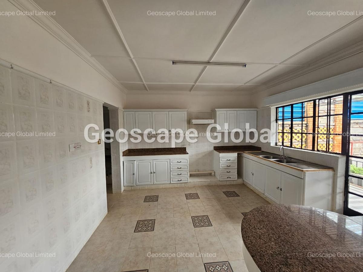 5 Bed Townhouse with En Suite in Spring Valley - 1