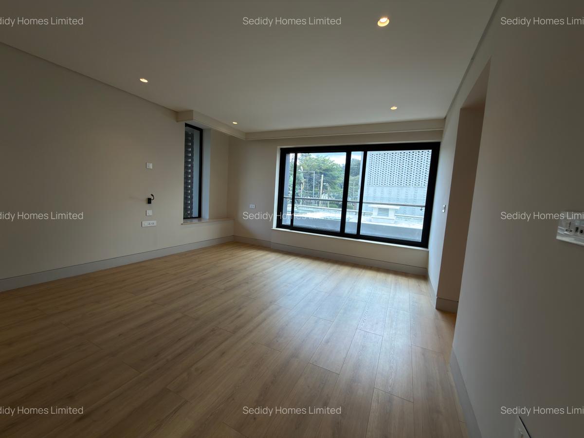5 Bed Villa with En Suite in Westlands Area - 7