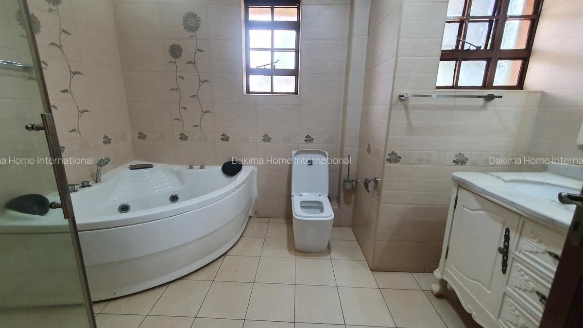 5 Bed House with En Suite in Runda - 9