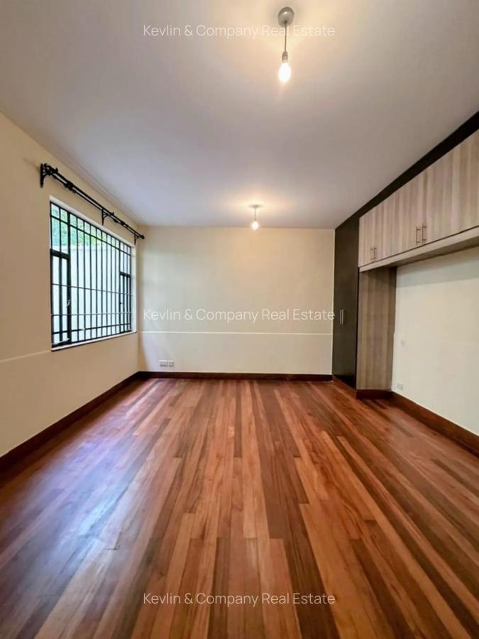 5 Bed Villa with En Suite in Lavington - 2