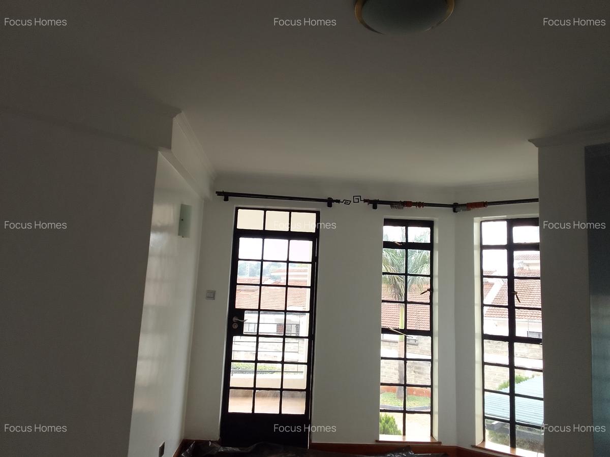 4 Bed Townhouse with En Suite in Lavington - 12