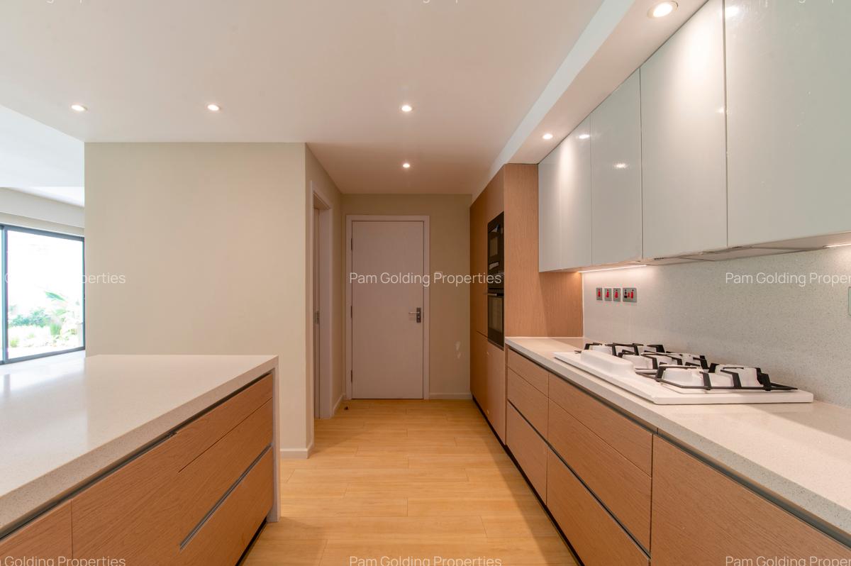 5 Bed Townhouse with En Suite at Westlands - 8
