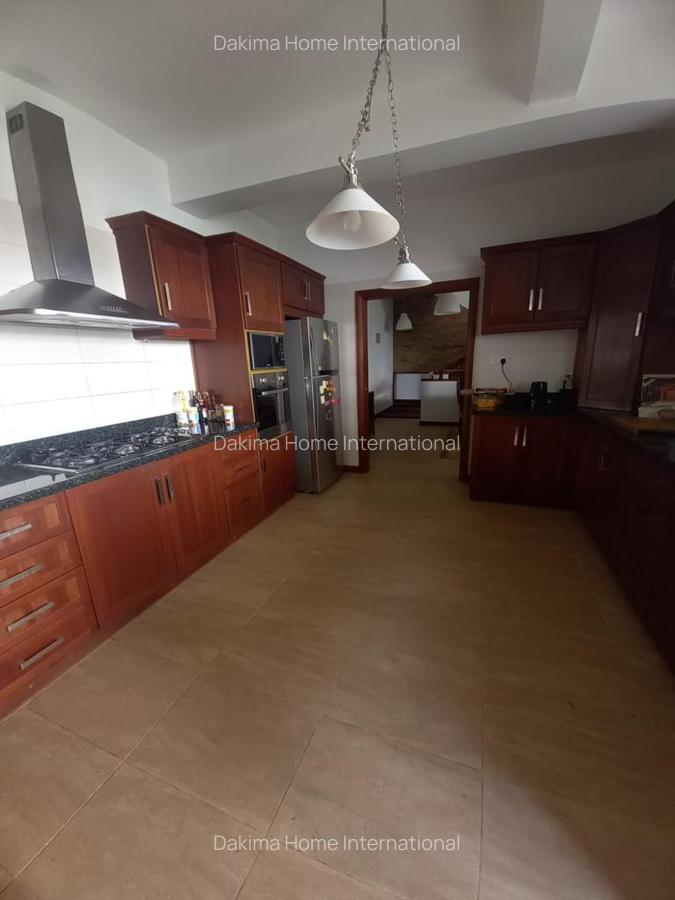 4 Bed Townhouse with En Suite in Spring Valley - 2