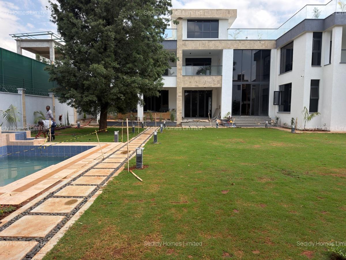 5 Bed Villa with En Suite in Runda - 16