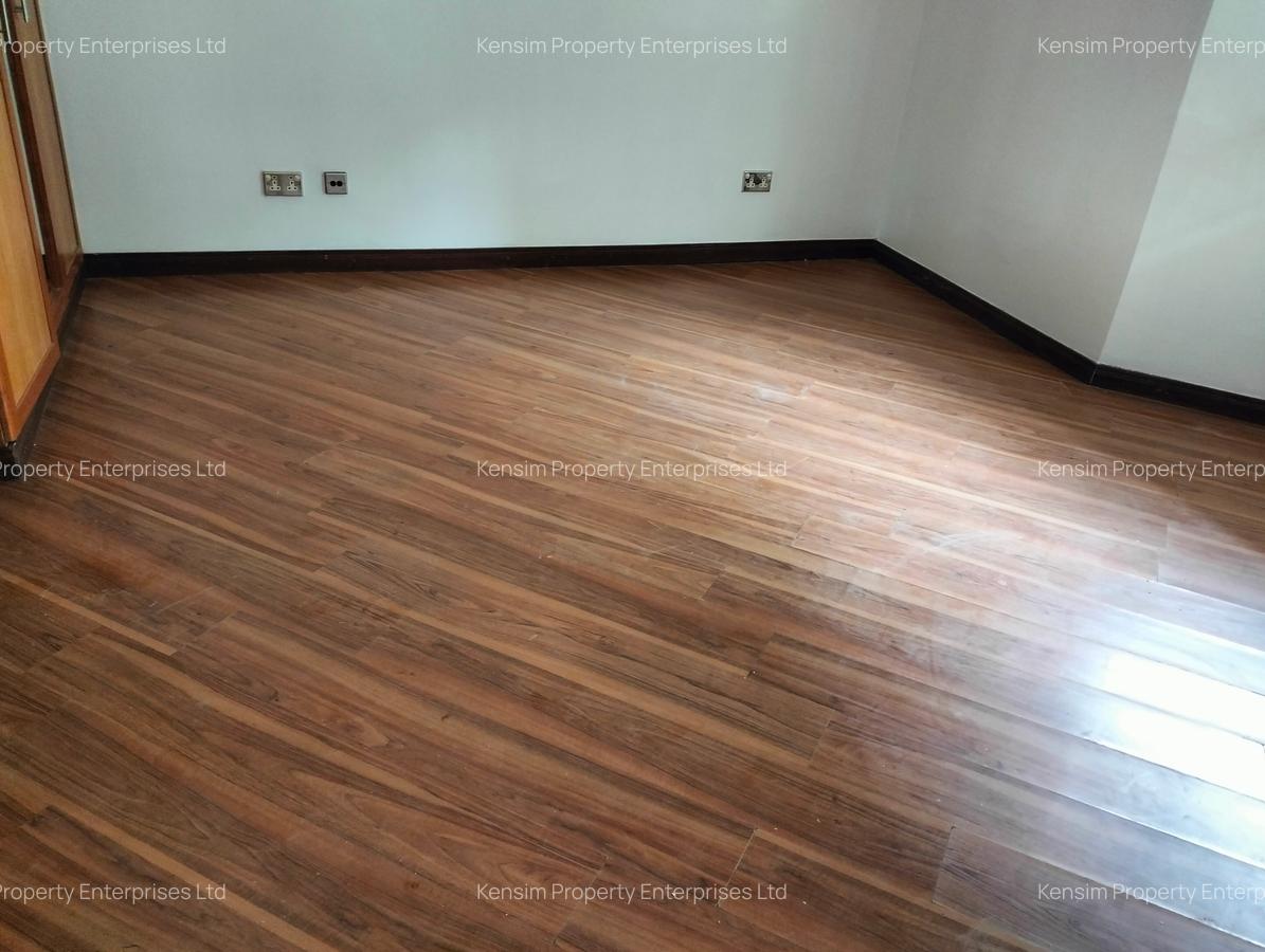 4 Bed Townhouse with En Suite in Brookside - 14