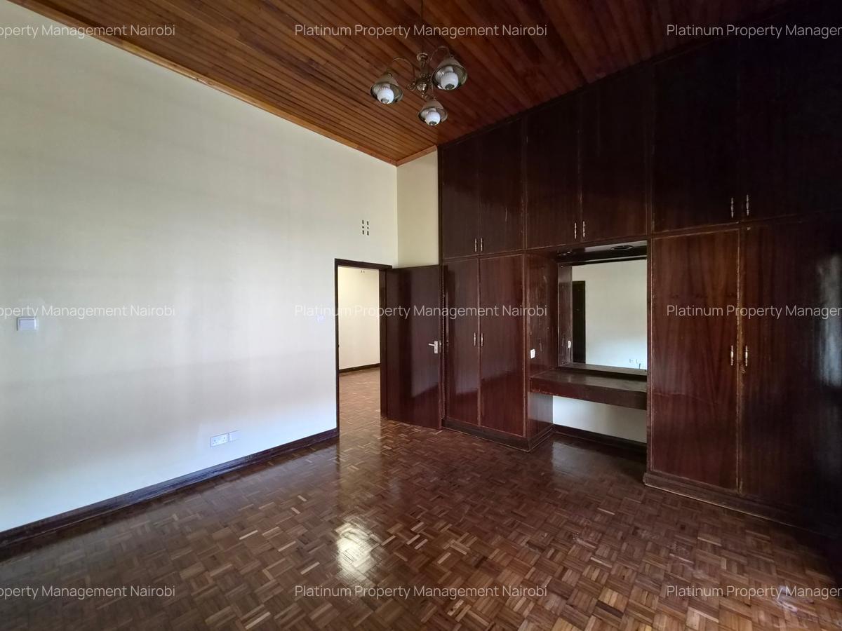 5 Bed House with En Suite at Second Parklands - 9