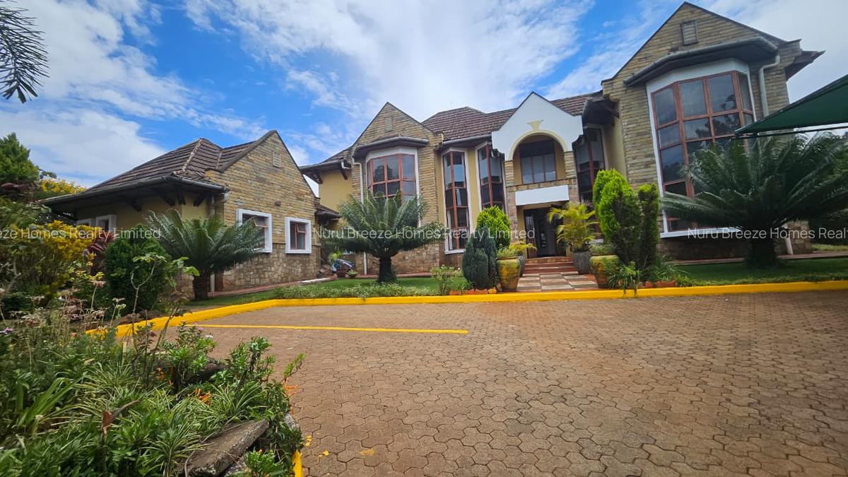 5 Bed House with En Suite in Runda - 1
