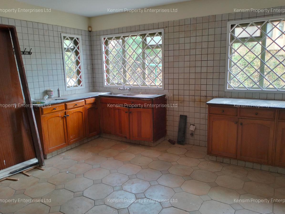 4 Bed Townhouse with En Suite in Lavington - 9