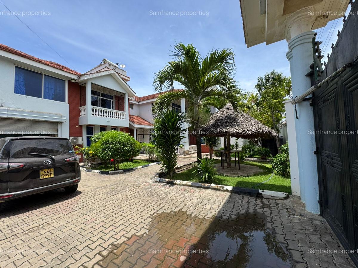 5 Bed Villa with En Suite at Utange - 1