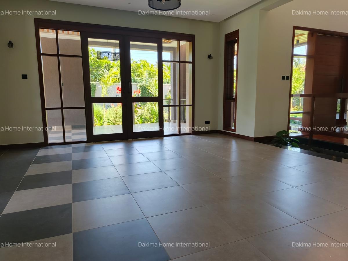 4 Bed House with En Suite in Runda - 3