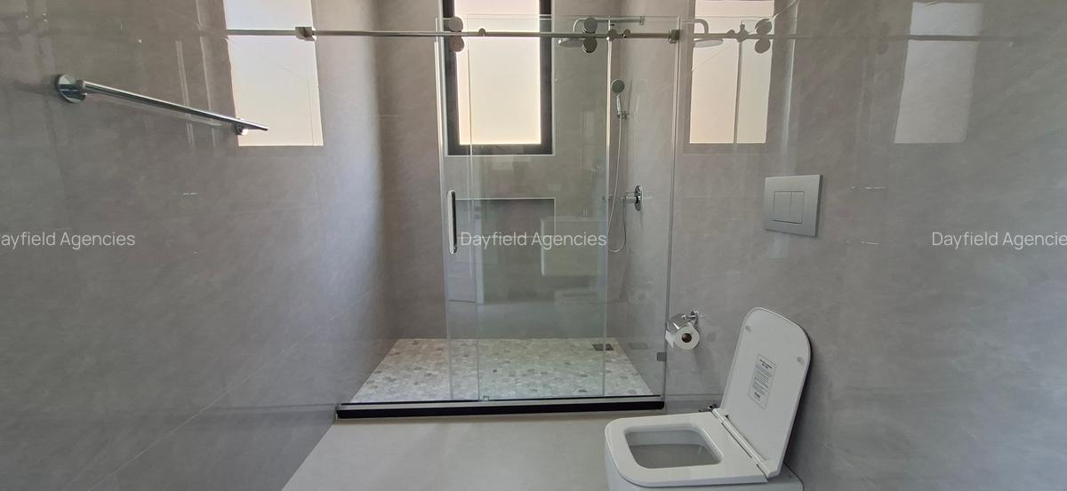 5 Bed House with En Suite in Lavington - 13