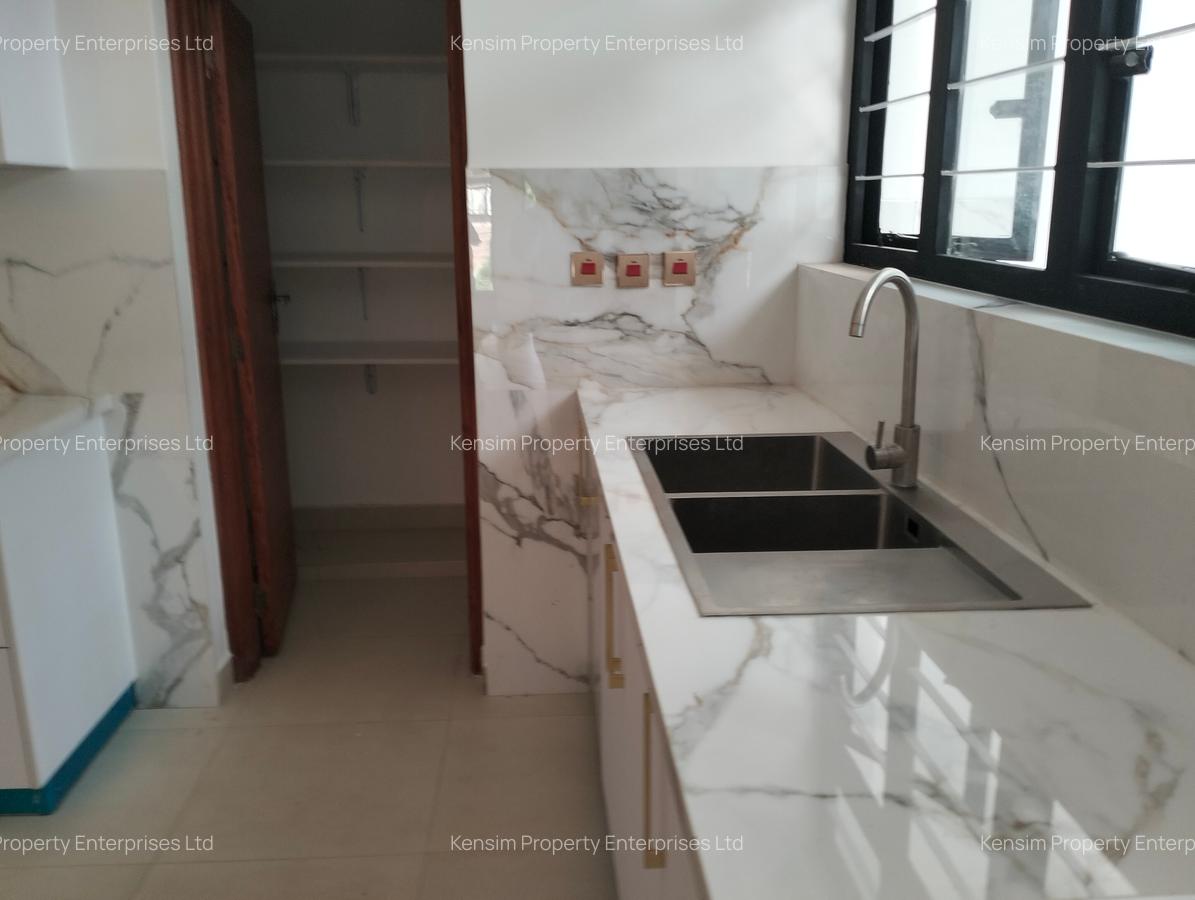 7 Bed Townhouse with En Suite in Runda - 3