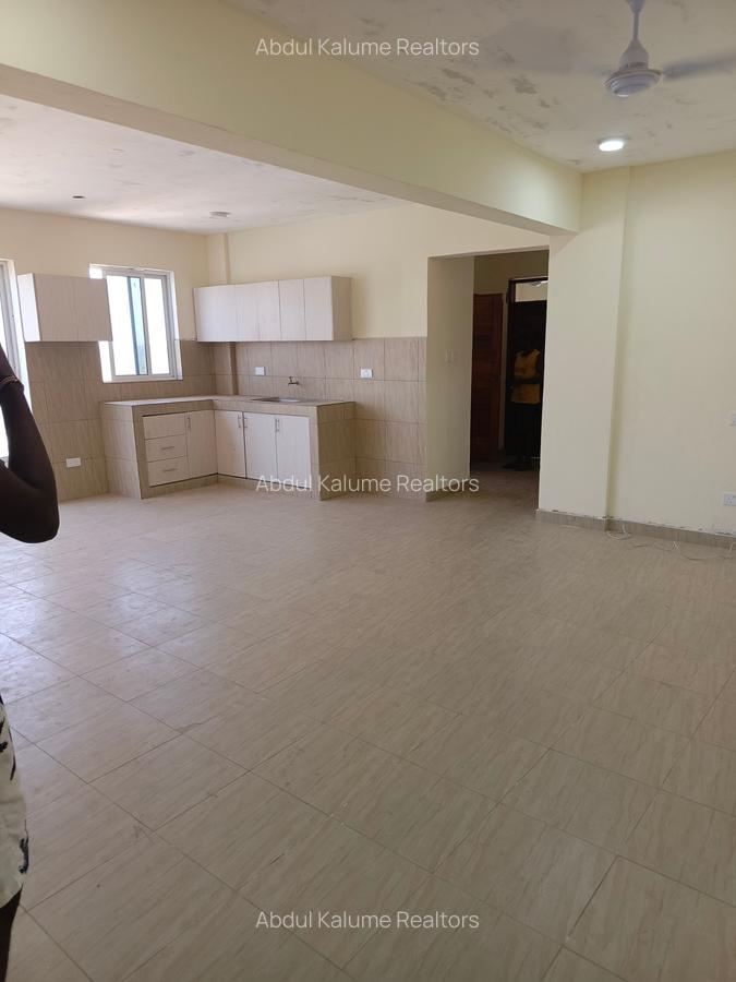Serviced 2 Bed Apartment with En Suite at Bamburi - 9