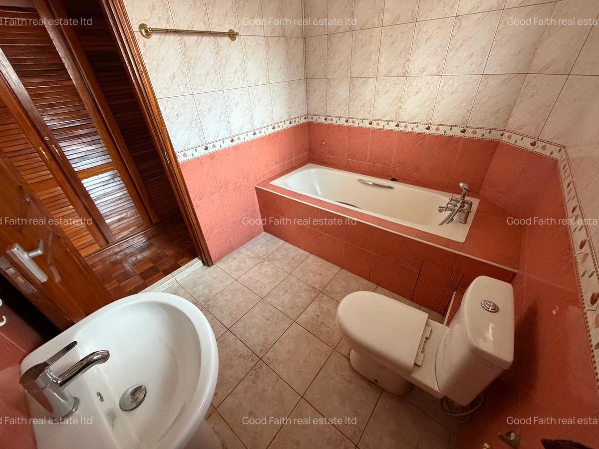 5 Bed House with En Suite in Runda - 10