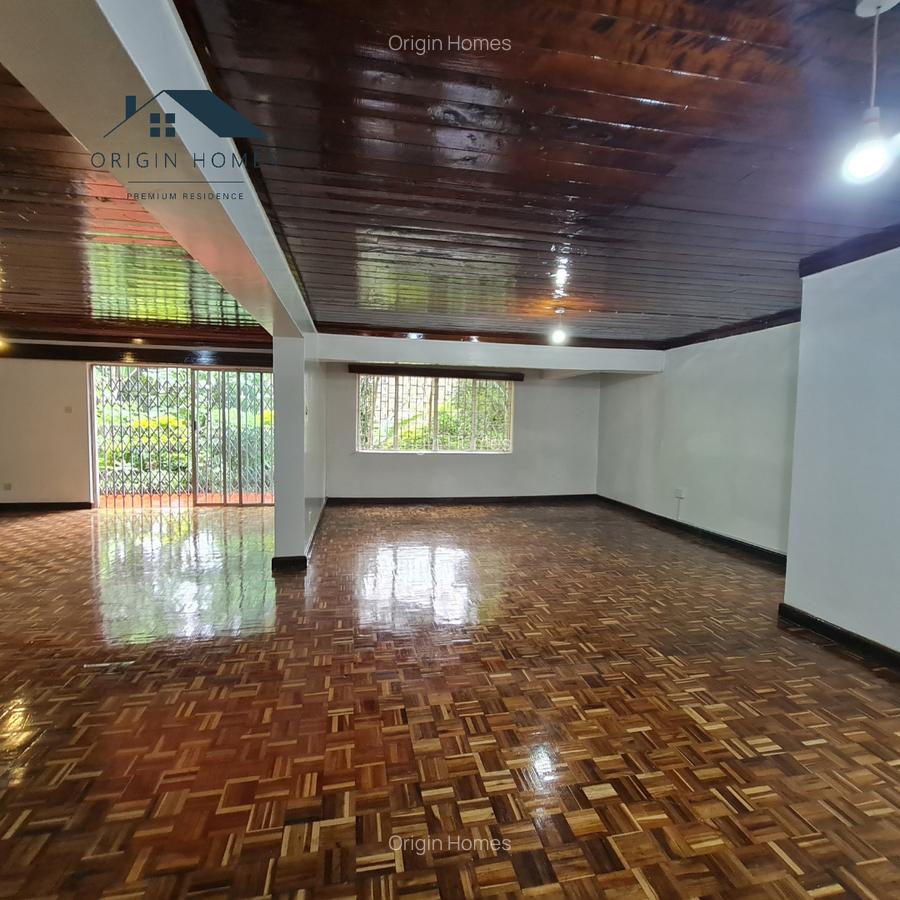 5 Bed House with En Suite at Lavington - 9