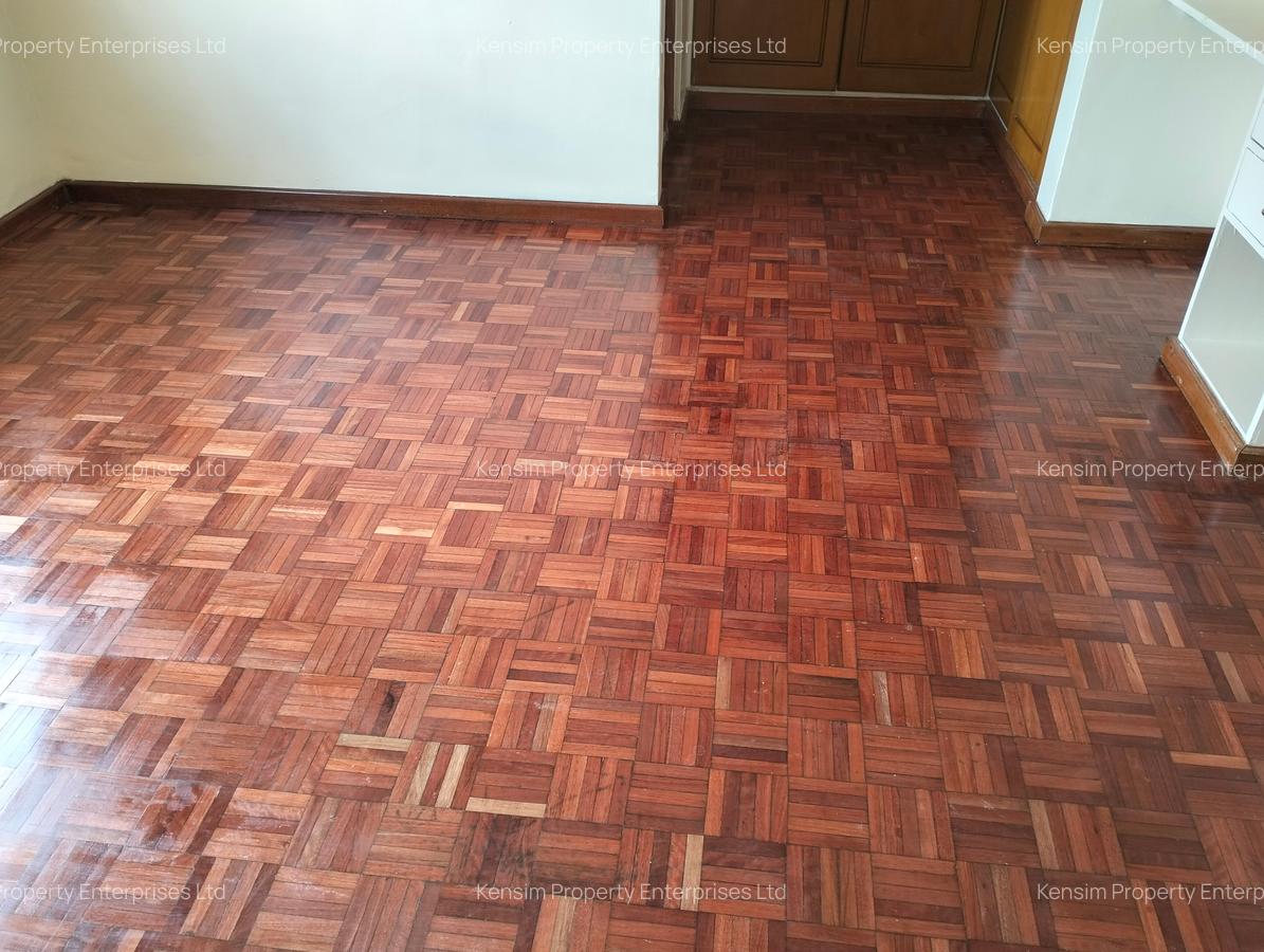 5 Bed Townhouse with En Suite in Lavington - 12