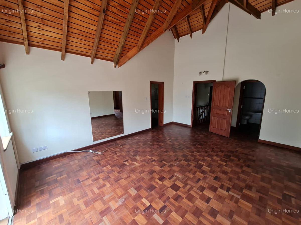 4 Bed Townhouse with En Suite at Lavington - 10