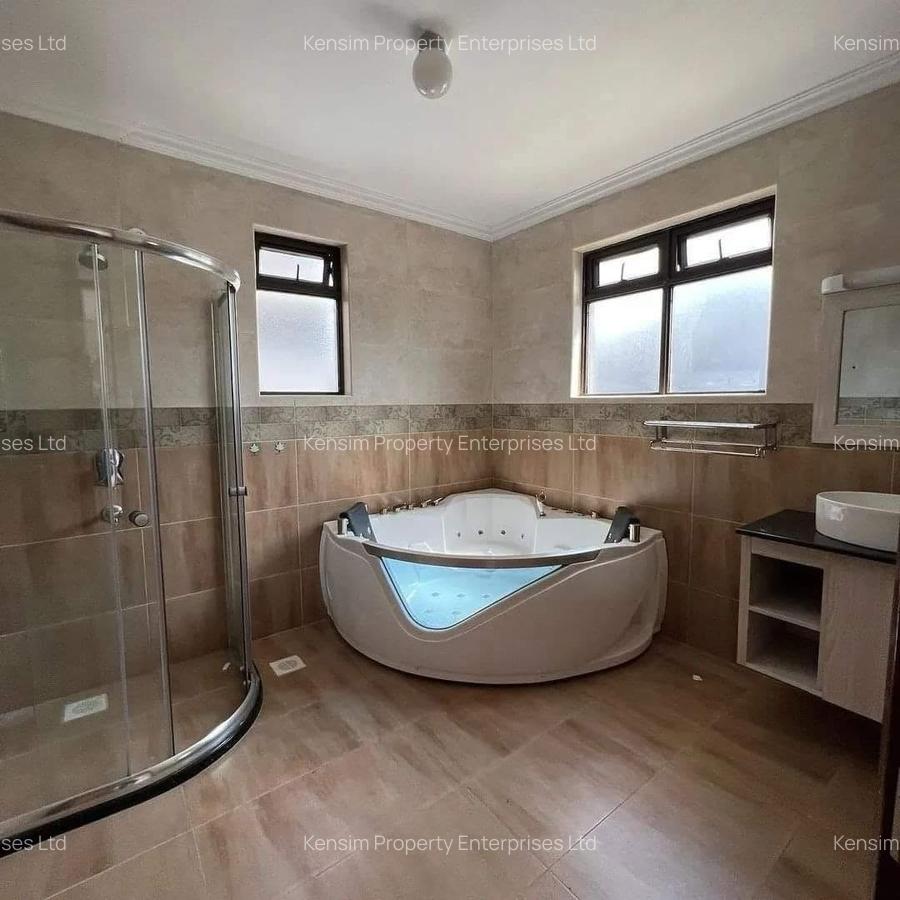 5 Bed Townhouse with En Suite in Runda - 3