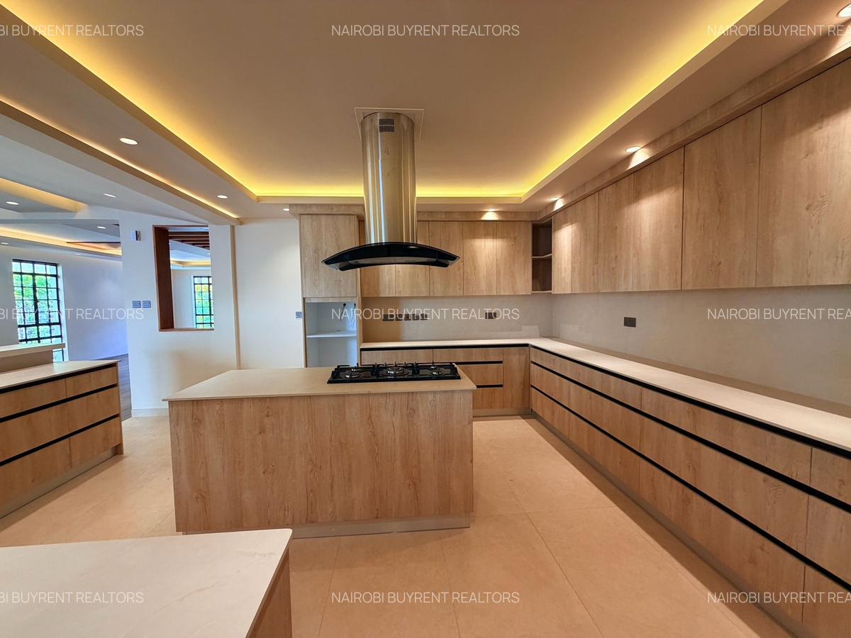 4 Bed Townhouse with En Suite in General Mathenge - 3