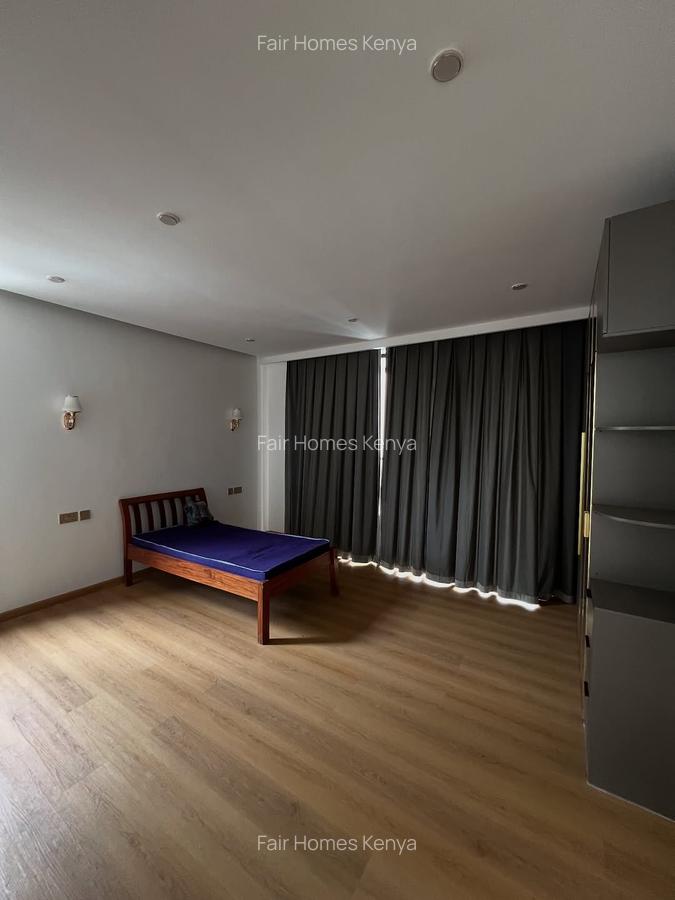 5 Bed Townhouse with En Suite at Lavington Green - 9