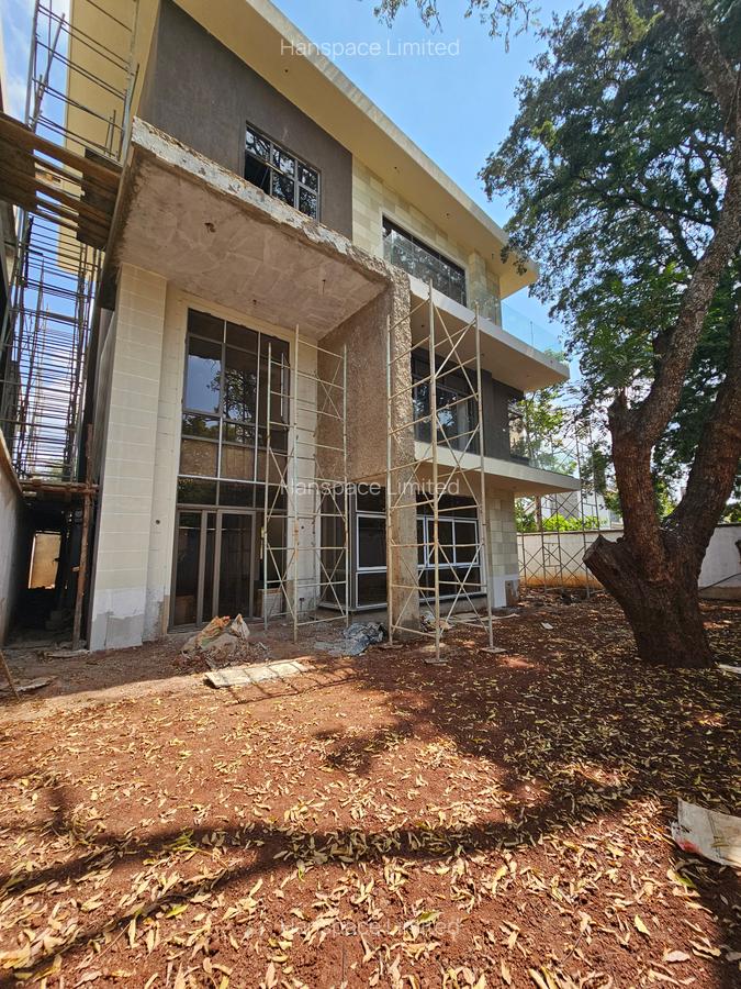 5 Bed Villa with En Suite in Lavington - 3