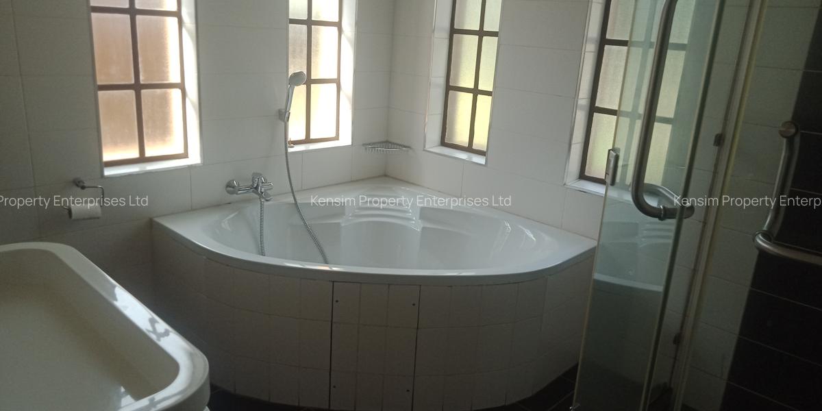 5 Bed Townhouse with En Suite in Lavington - 15