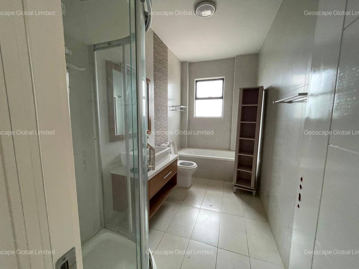 5 Bed Apartment with En Suite in Brookside - 2