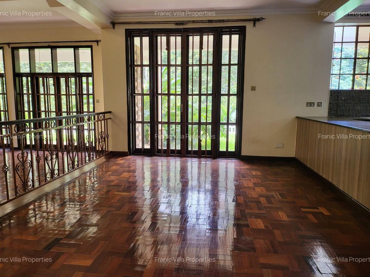 5 Bed Villa with En Suite at Lonetree - 13