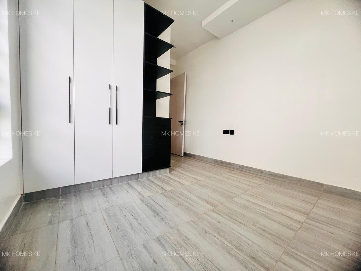 4 Bed House with En Suite at Membley - 5