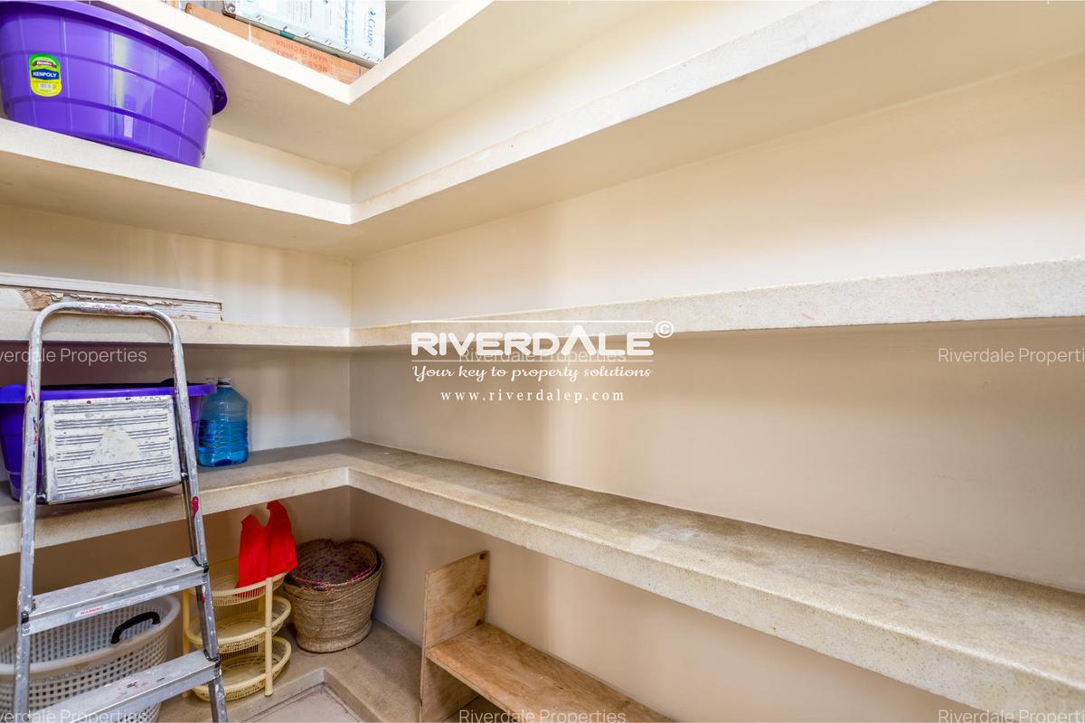 3 Bed Apartment with En Suite in Kilimani - 4