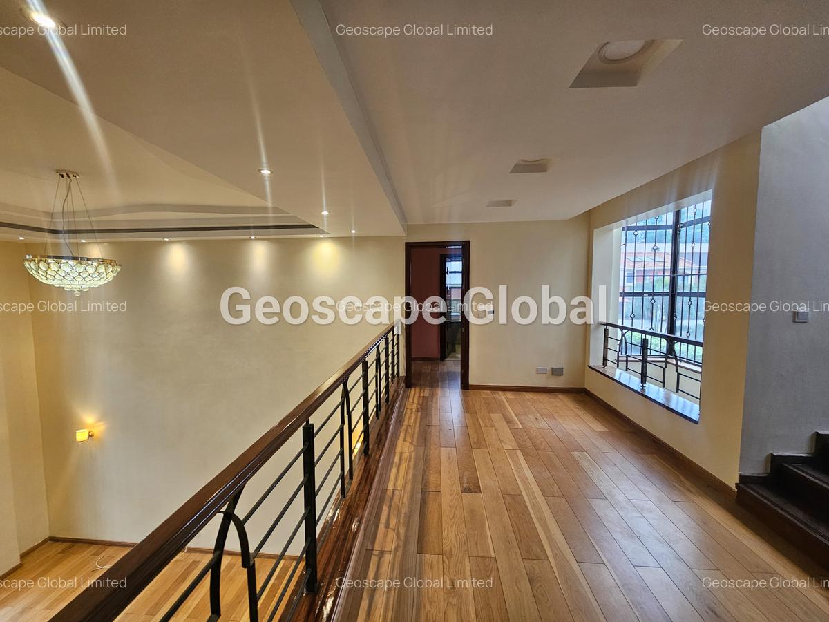 5 Bed Townhouse with En Suite in Lavington - 10