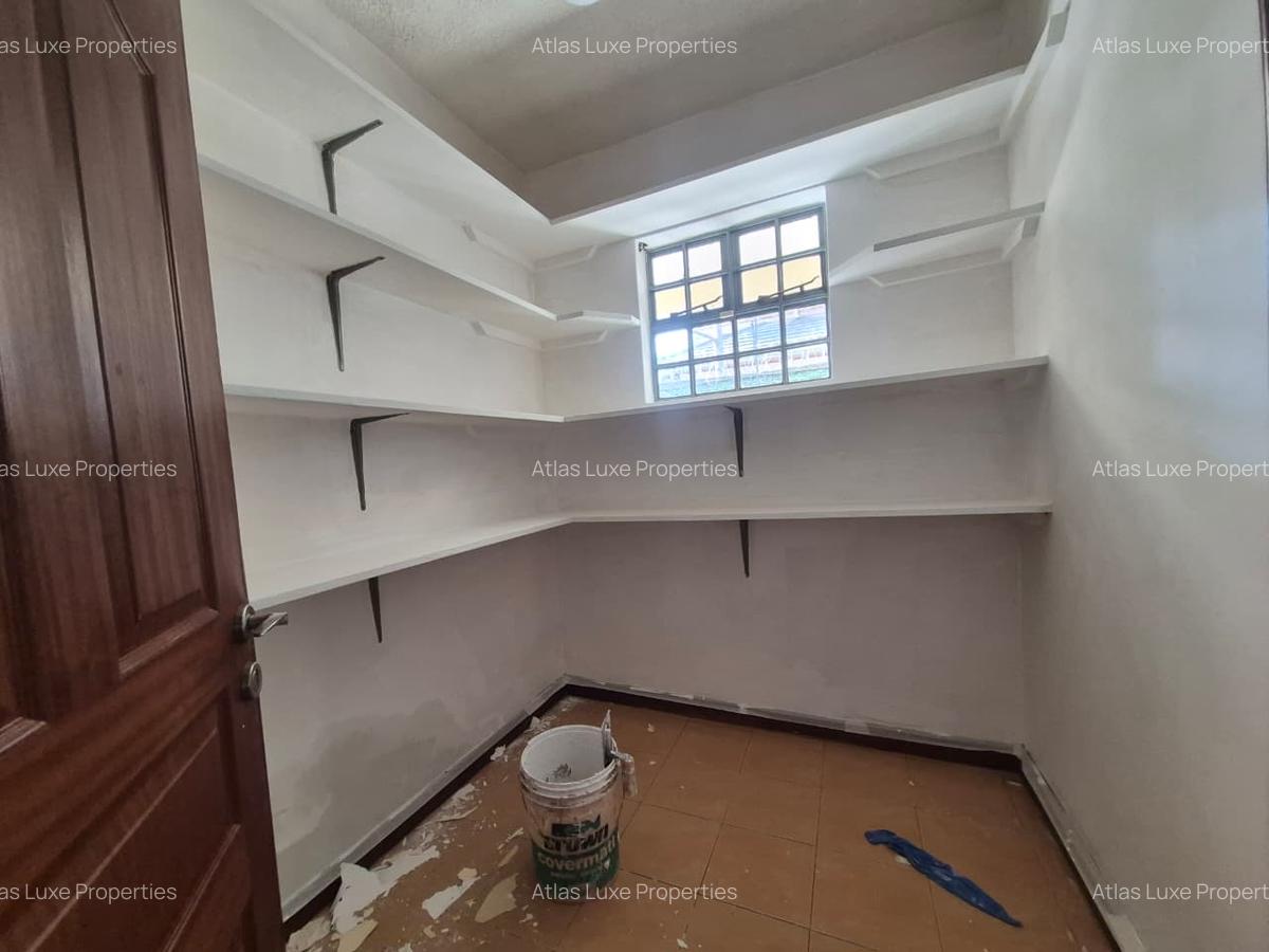 4 Bed House with En Suite at Old Runda - 4