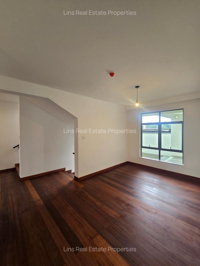 4 Bed Apartment with En Suite in Rosslyn - 16